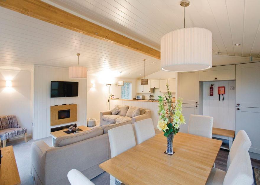 Country Lodge Four Platinum