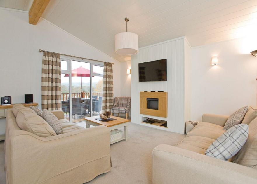 Country Lodge Four Platinum