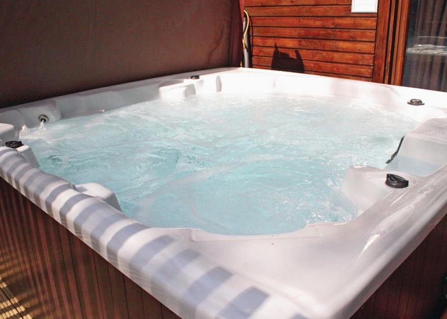 Deerpark Golden Oak Treehouse