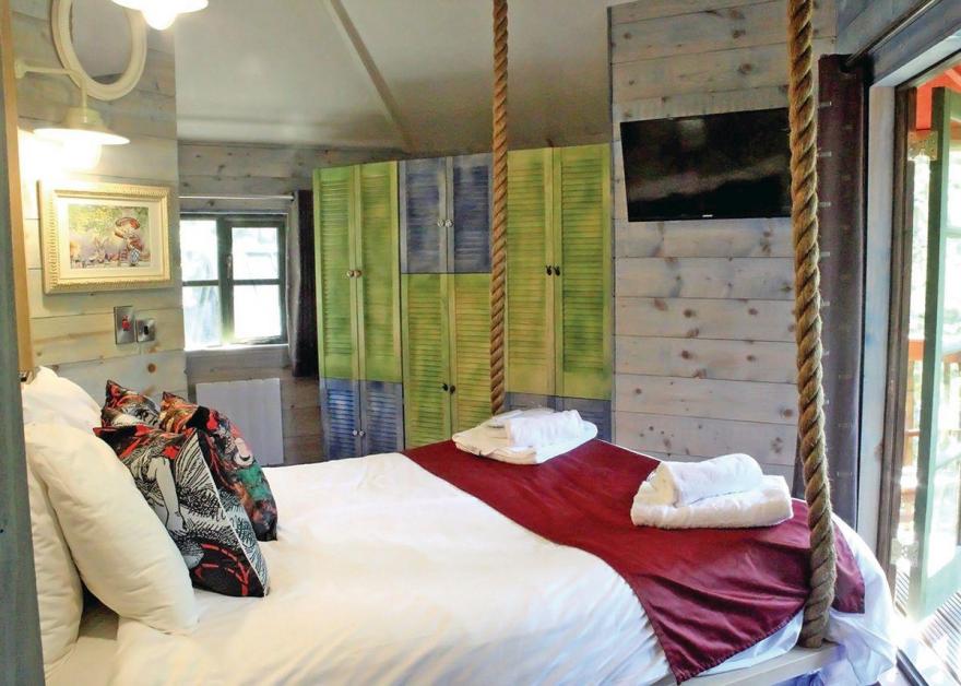 Keldy Golden Oak Treehouse