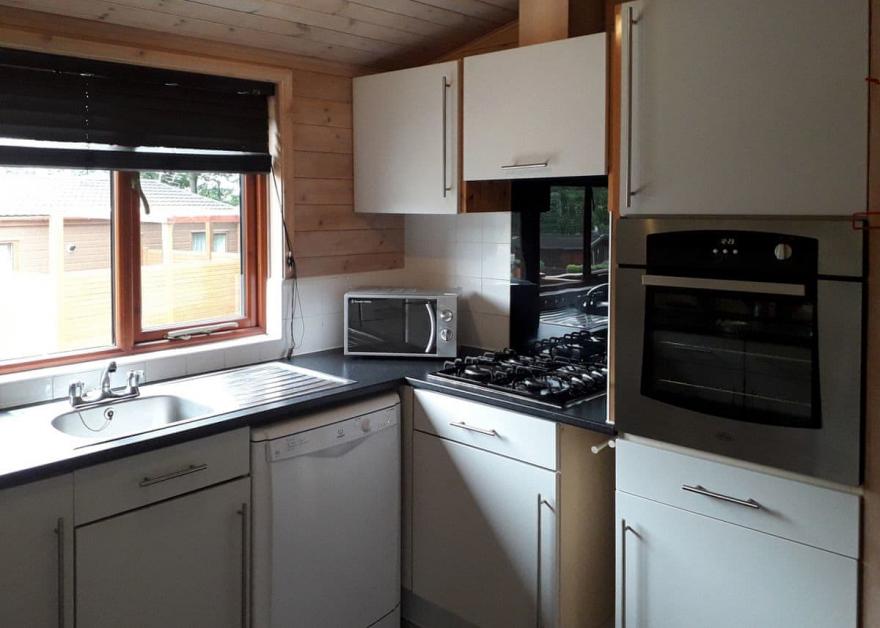 Larches Deluxe 4 Lodge