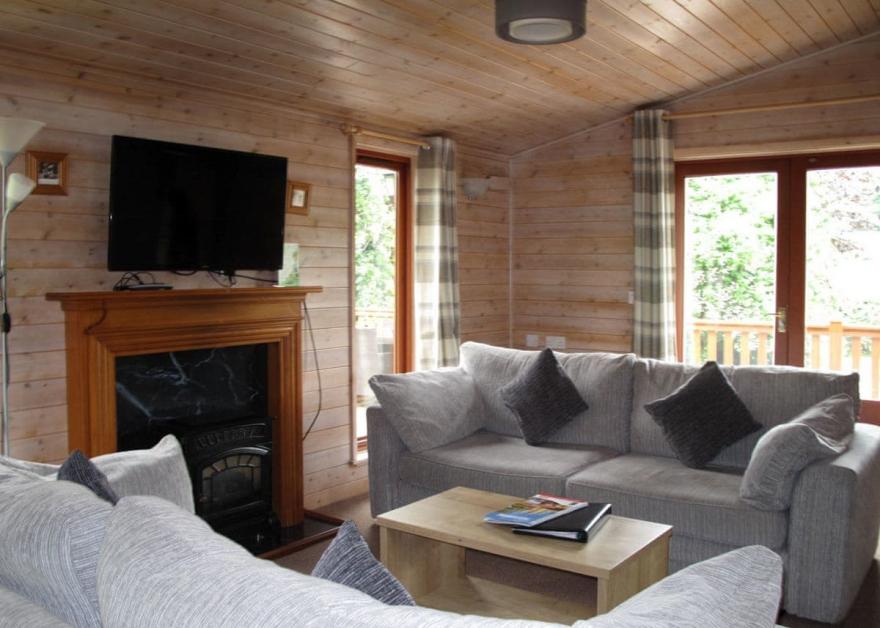 Larches Deluxe 4 Lodge