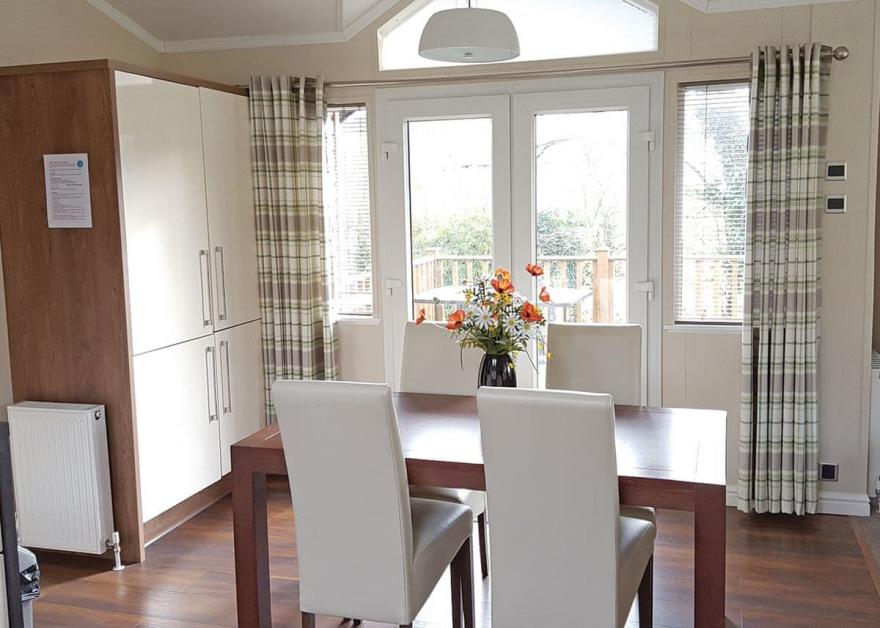 Country Lodge Four Platinum