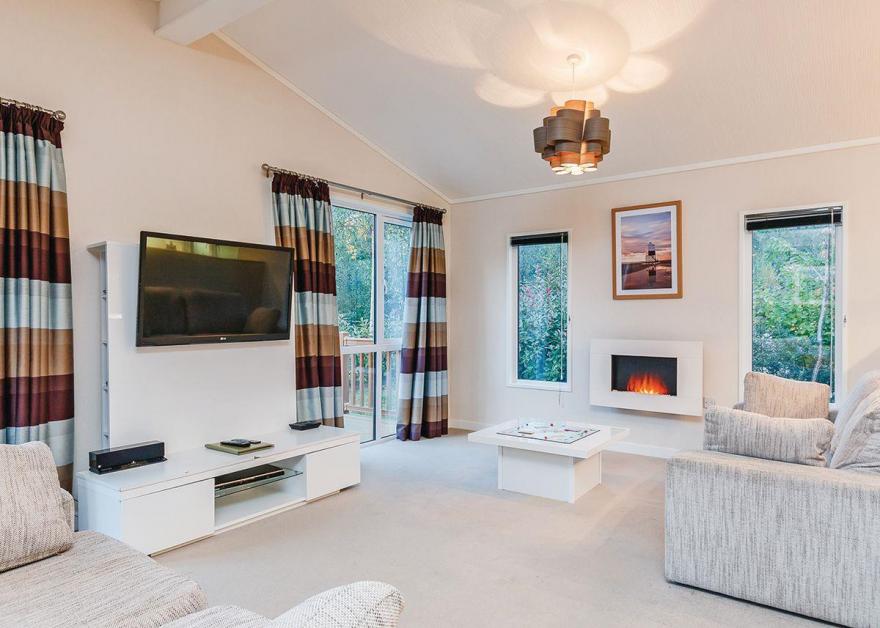 Cheddar Lodge Premier