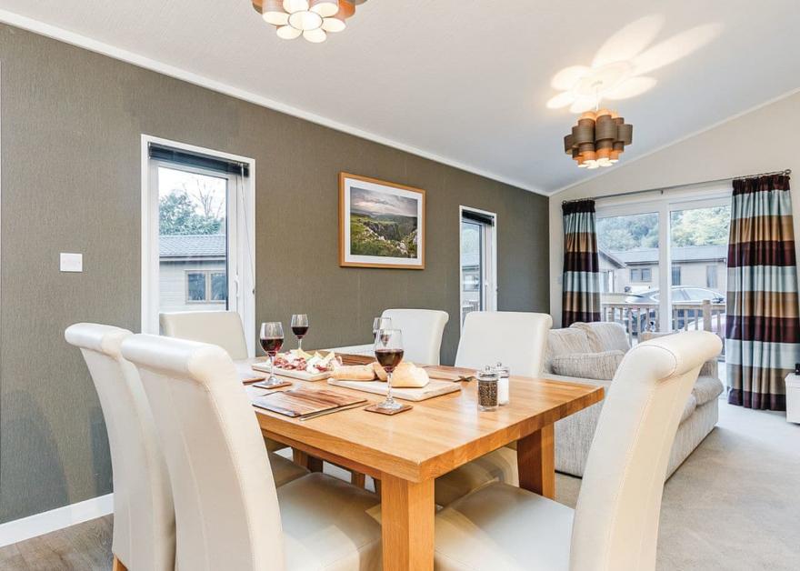 Cheddar Lodge Premier