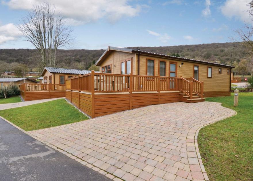 Axbridge Lodge Premier