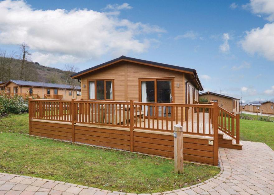 Axbridge Lodge Premier