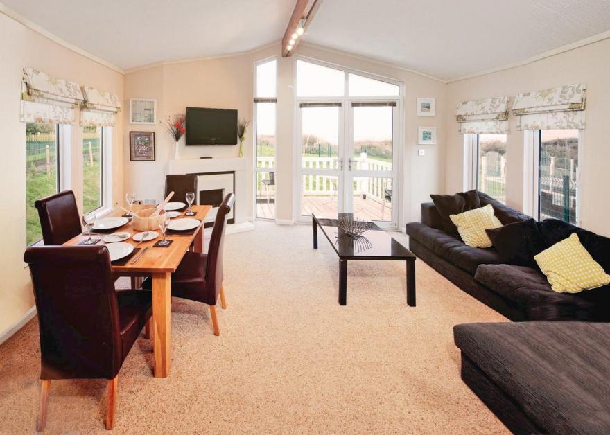 Western Sunset VIP Lodge