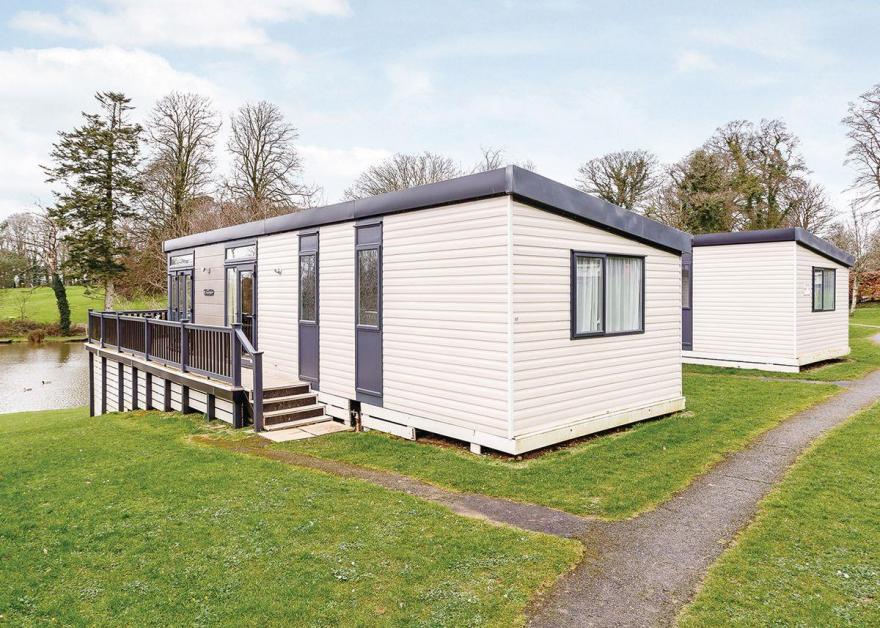 Hengar Waterside Cabin