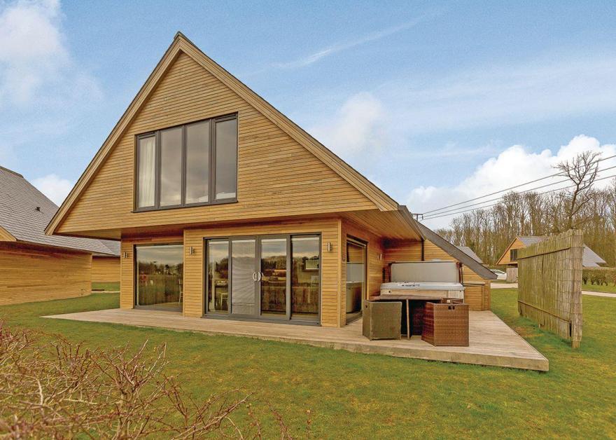 Millington Deluxe Lodge