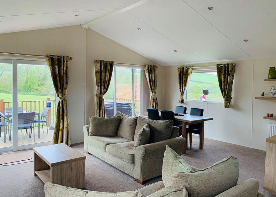 Country Lodge Four VIP Platinum