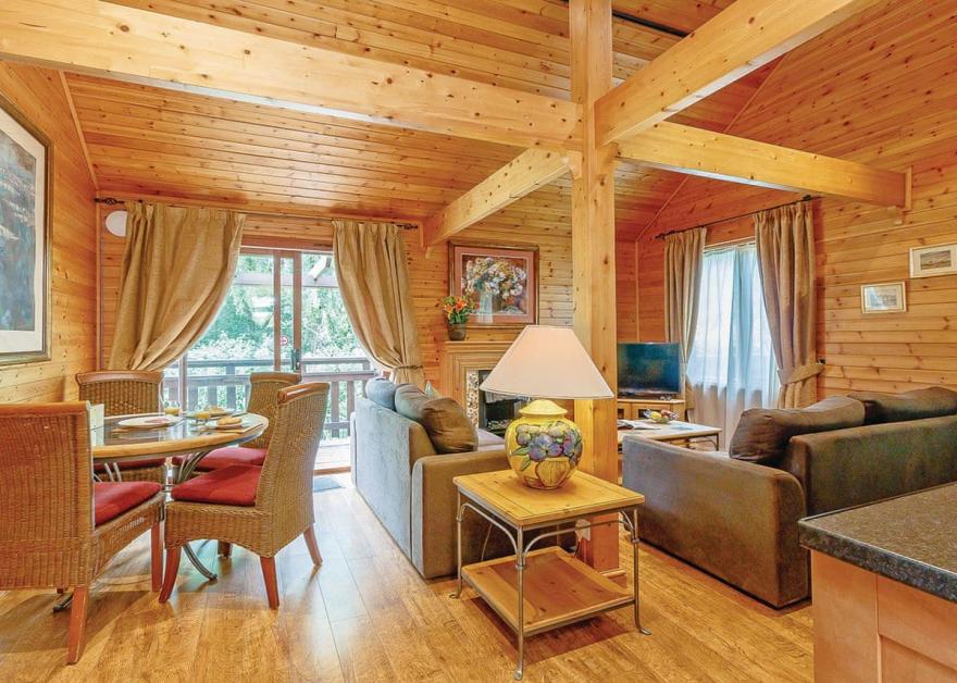 Falkner Watersedge Lodge