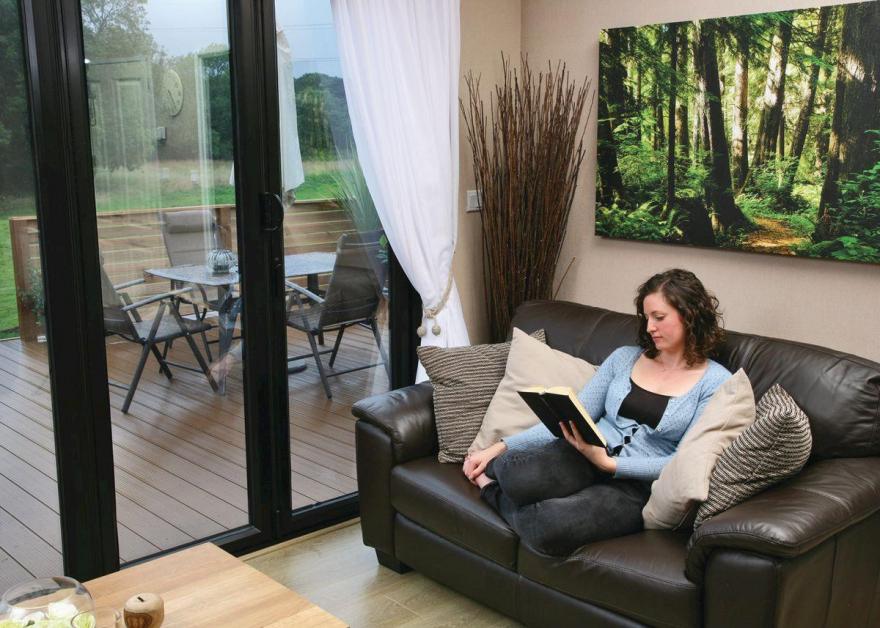 Lakeside Escape Lodge Pet - A