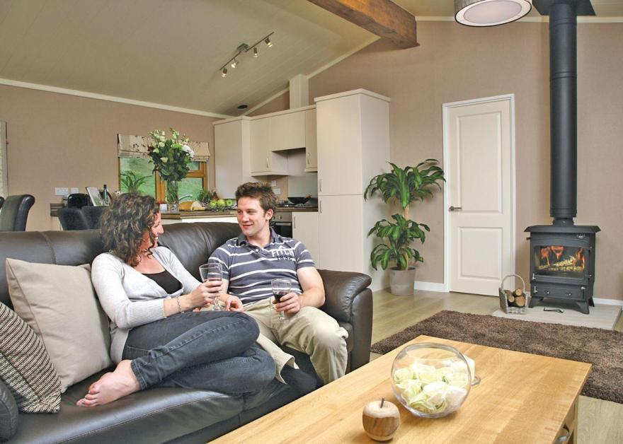 Lakeside Escape Lodge Pet - B