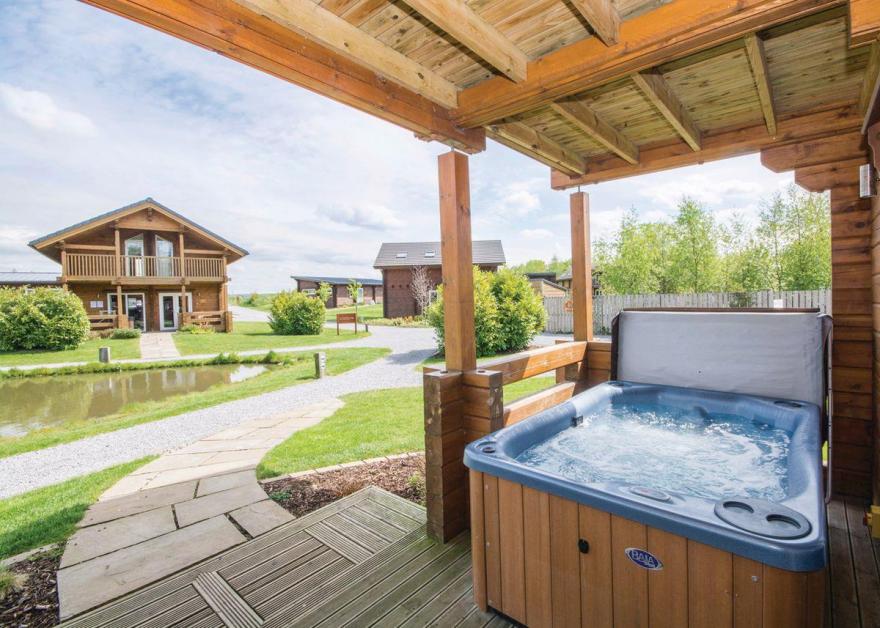 Birch Executive Waterside Lodge