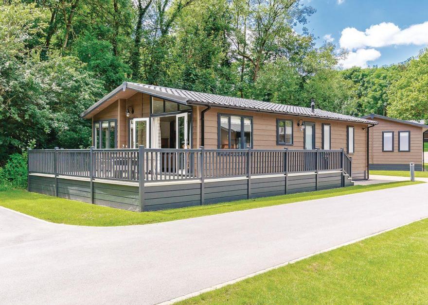 Hartfield Watersedge Lodge