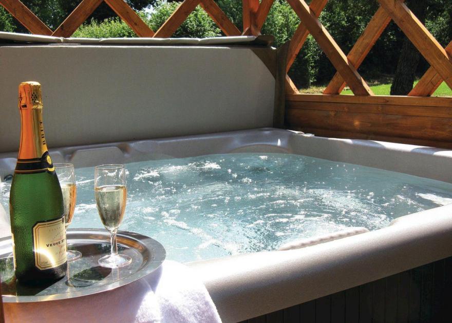 Fairway Lodge  (Hot Tub)