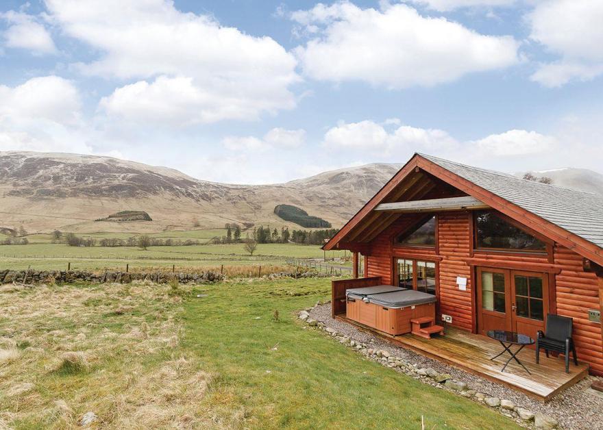 Clova Lodge