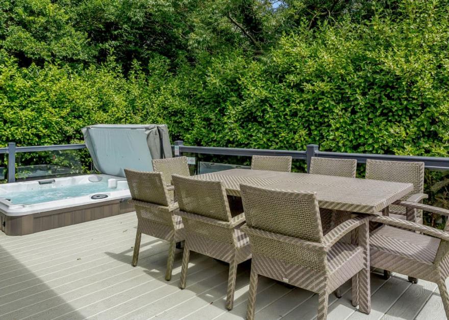 Marconi Premier Lodge