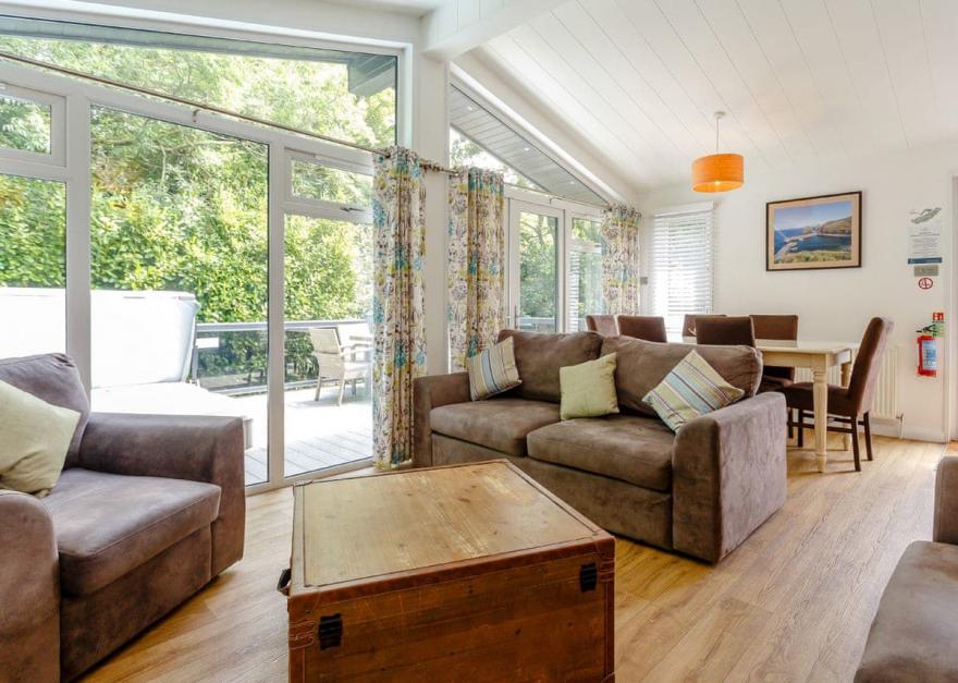 Marconi Premier Lodge