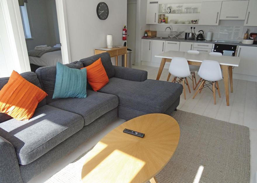 Hillside Apartment 2