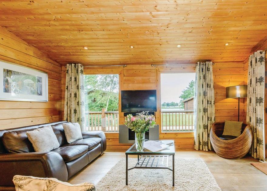 Water Reed Lakeview (Pet)