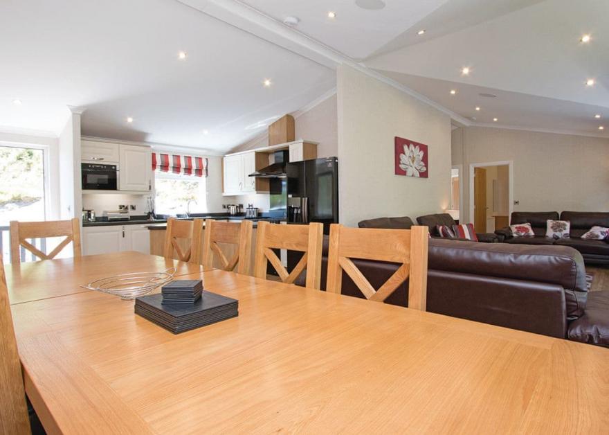 Platinum Albatross Spa Lodge