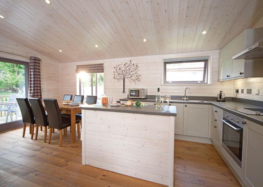 Chatsworth Elite Vogue 3