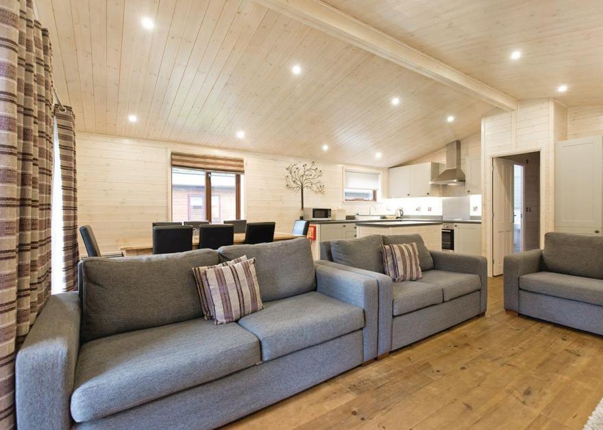 Chatsworth Elite Vogue 4