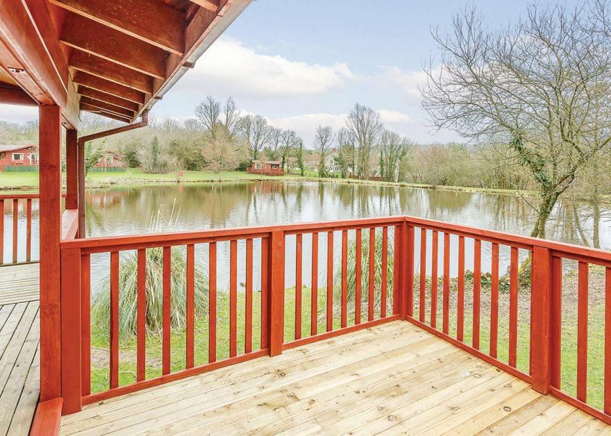 Otter Island Lodge with Hot Tub