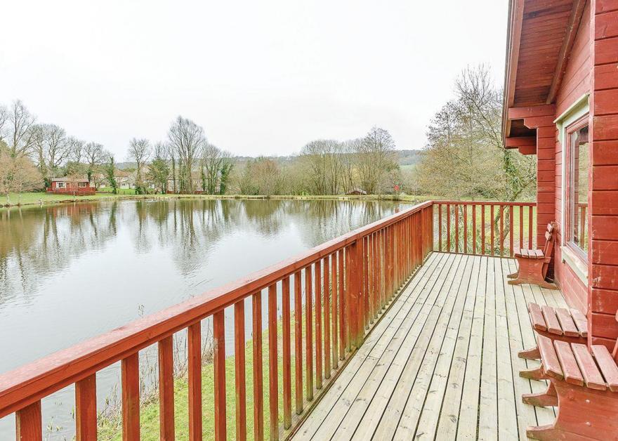 Otter Island Lodge with Hot Tub