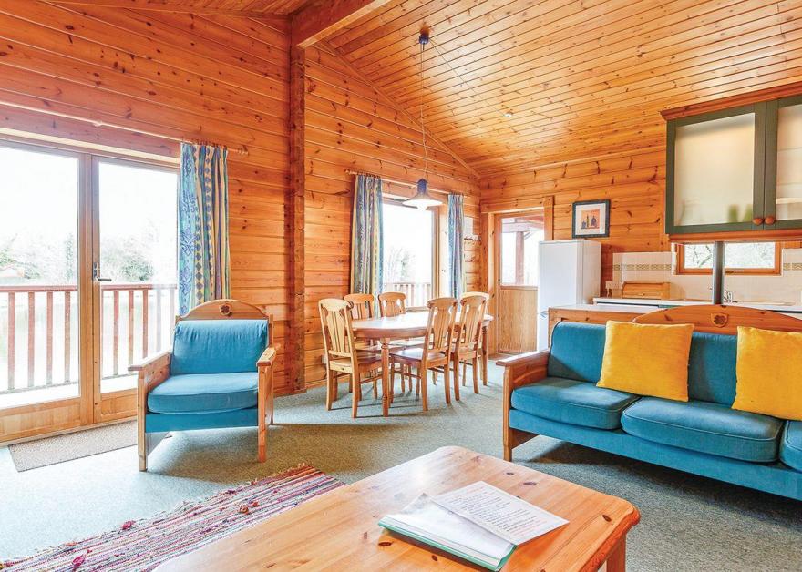 Otter Island Lodge with Hot Tub