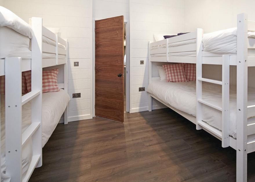 Country Lodge Eight VIP Platinum (Bunks)