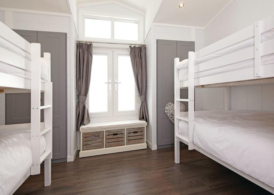 Country Lodge Eight VIP Platinum (Bunks)