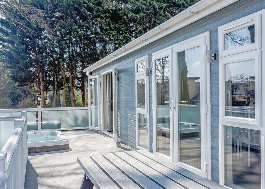 Platinum 2 bed lodge with Hot Tub