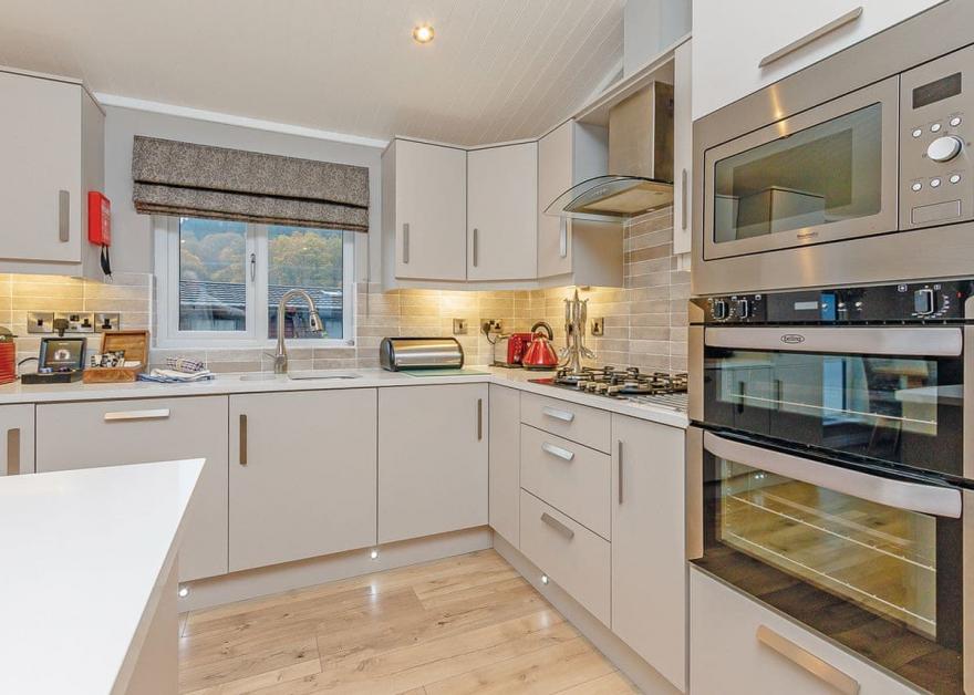 Waterside Lomond Royal Premier 2