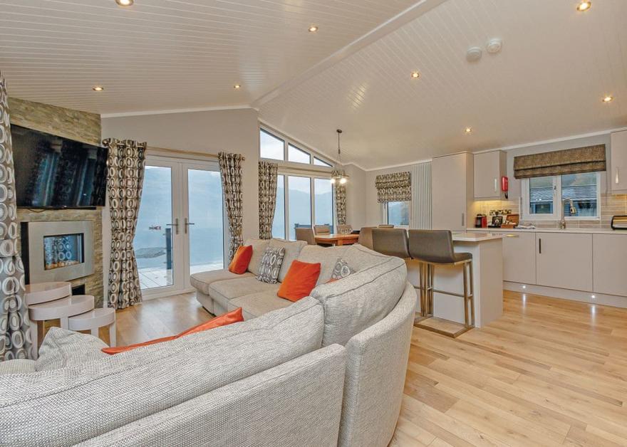 Waterside Lomond Royal Premier 2