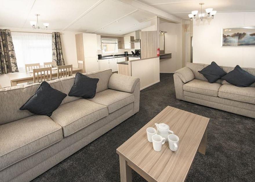 SM 4 Bedroom Platinum Lodge Plus Sat