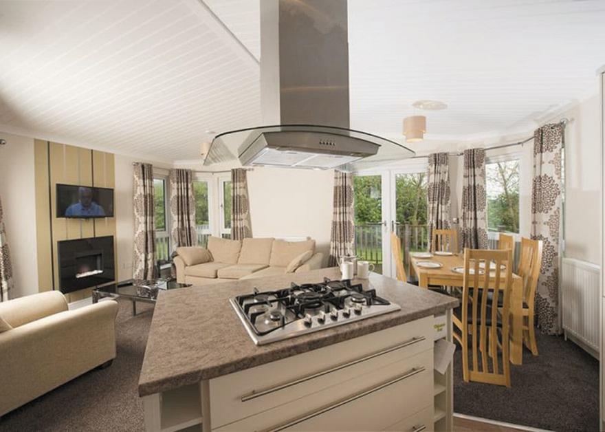 SM 3 Bed Silver Lodge Pet