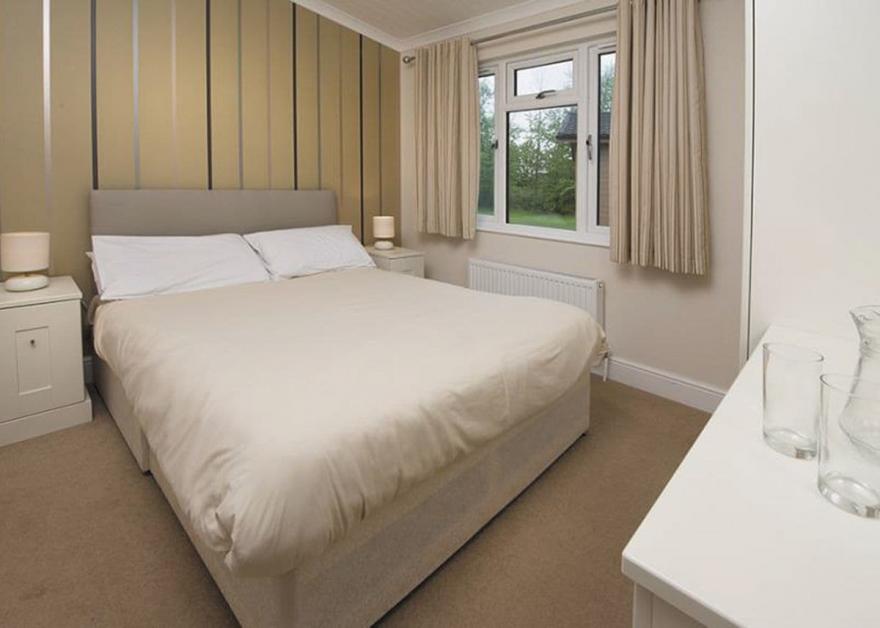 SM 3 Bed Silver Lodge Pet