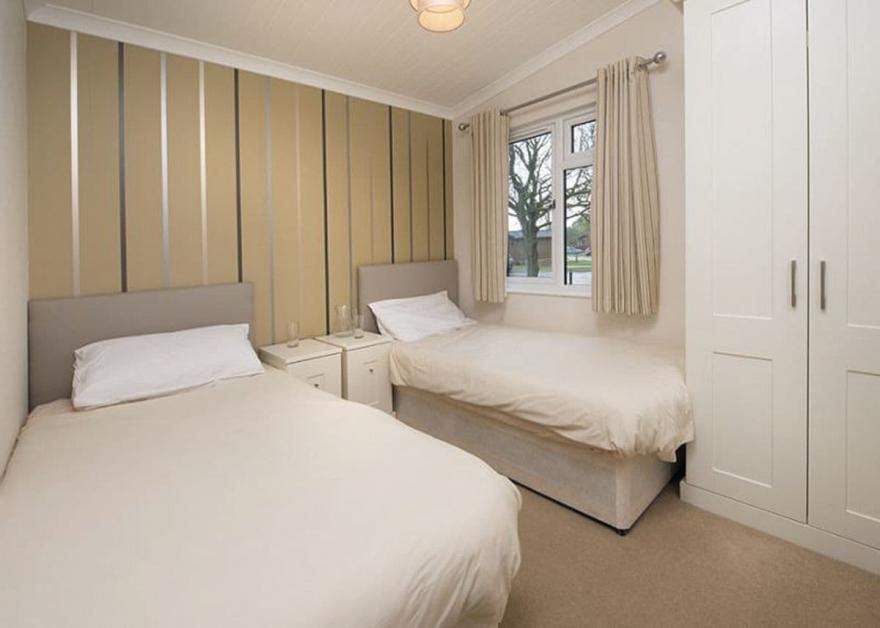 SM 3 Bed Silver Lodge Pet