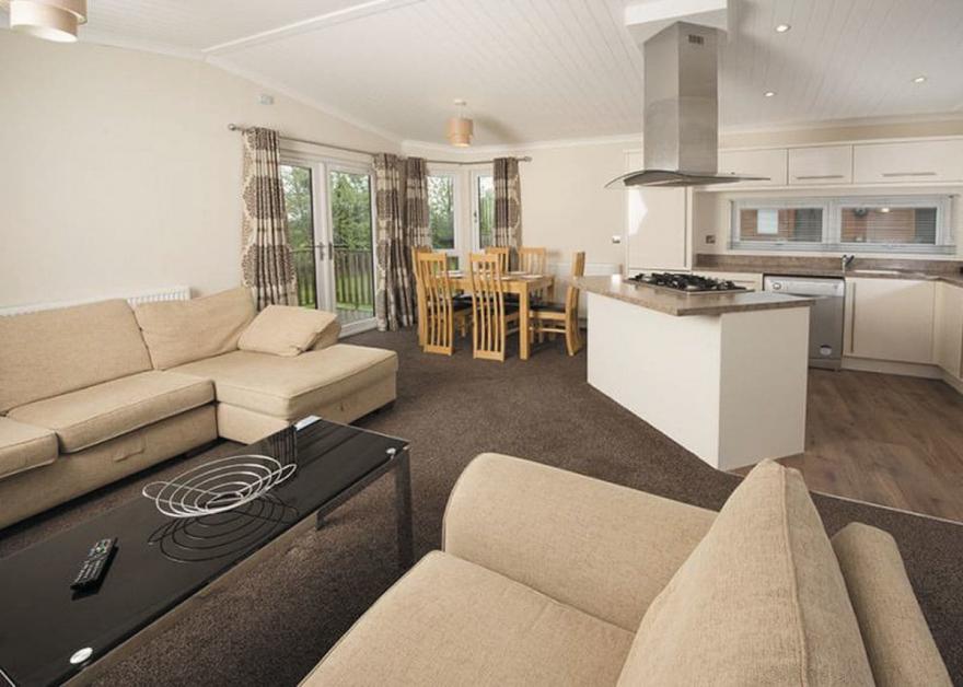 SM 3 Bed Silver Lodge Pet