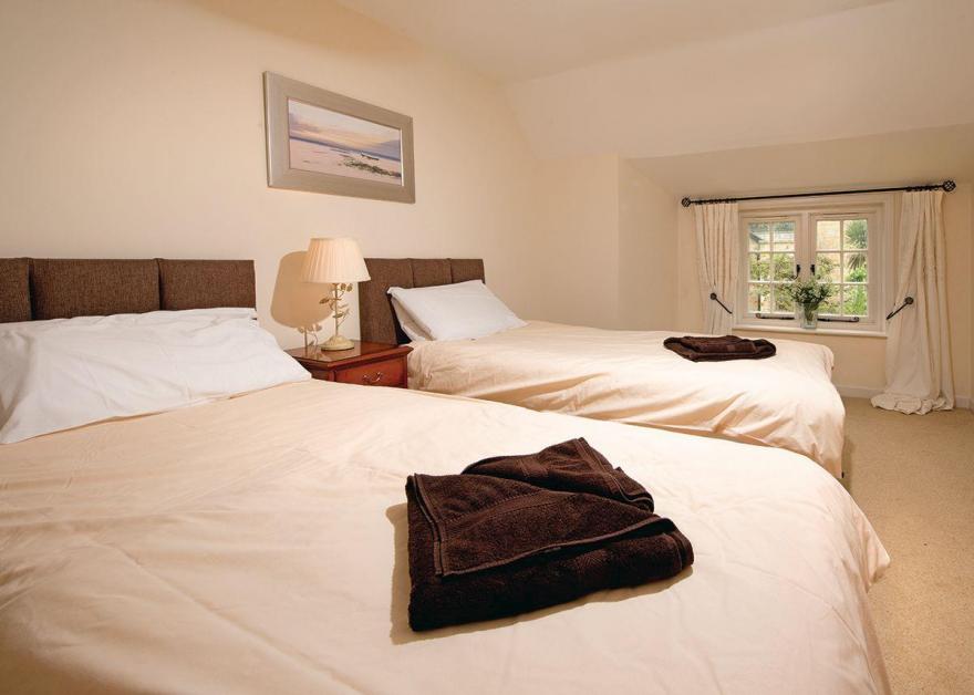 SI 2 Bed Kenegie Apartment Sat