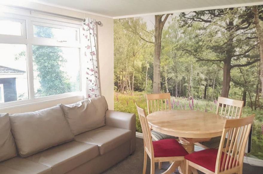 SI 2 Bed Gold Chalet 4 Pet