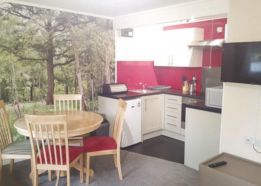 SI 2 Bed Gold Chalet 4 Pet