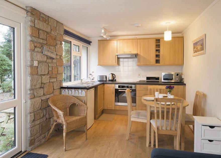 SI 2 Bed Gold Bungalow Sleeps 4