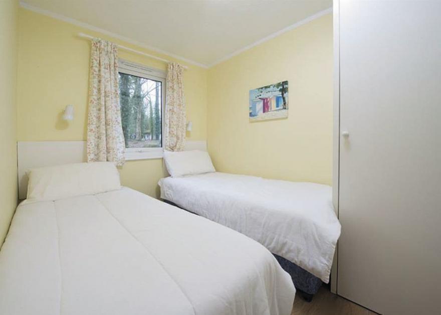 SI 2 Bed Gold Bungalow Sleeps 4