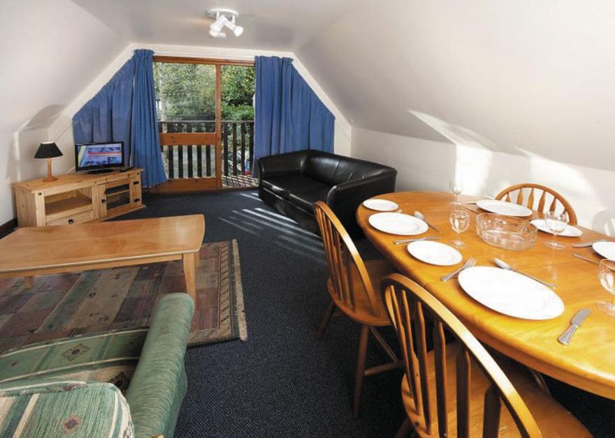 SI 3 Bed Bronze Swiss Chalet