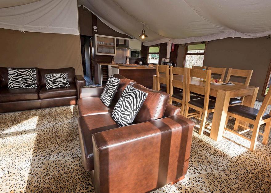 Deluxe Safari Lodge 3