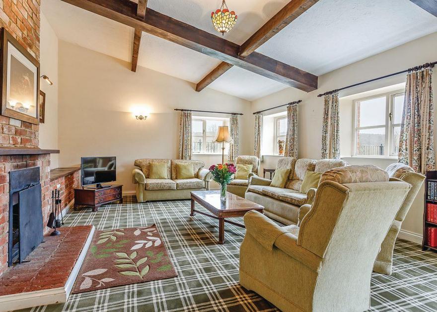 Shire Stables Cottage with Hot Tub